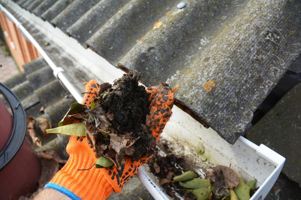 Seamless Gutter Cleaning in North Canton
